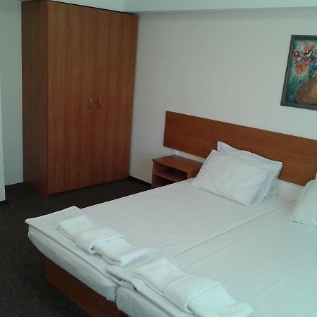 Hotel Stroitel Hiszarja Kültér fotó