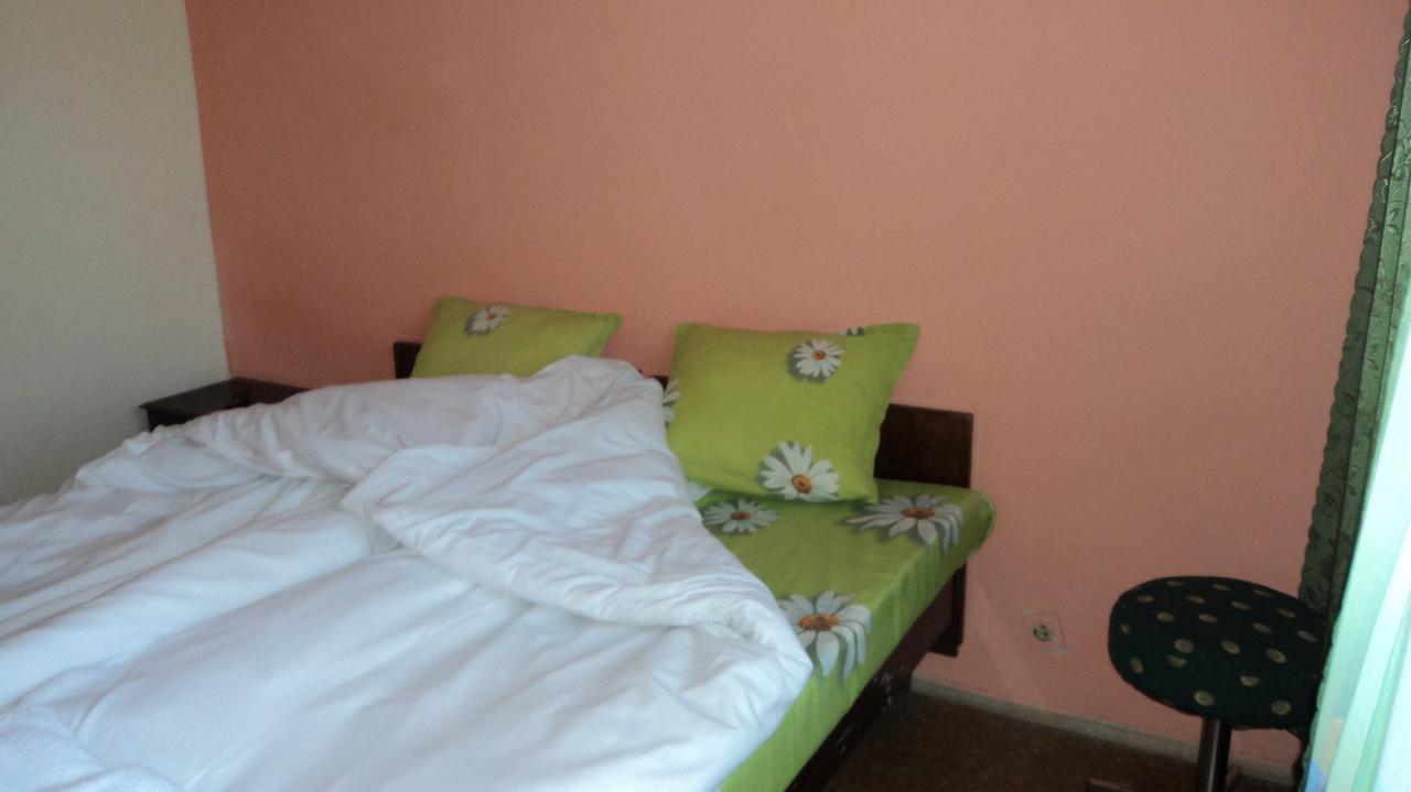 Hotel Stroitel Hiszarja Kültér fotó