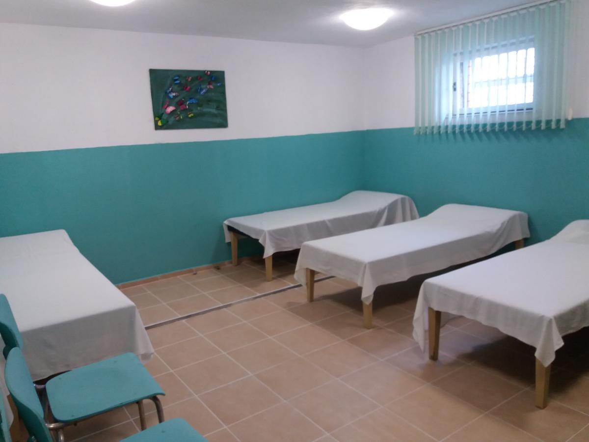 Hotel Stroitel Hiszarja Kültér fotó