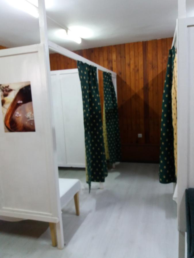 Hotel Stroitel Hiszarja Kültér fotó