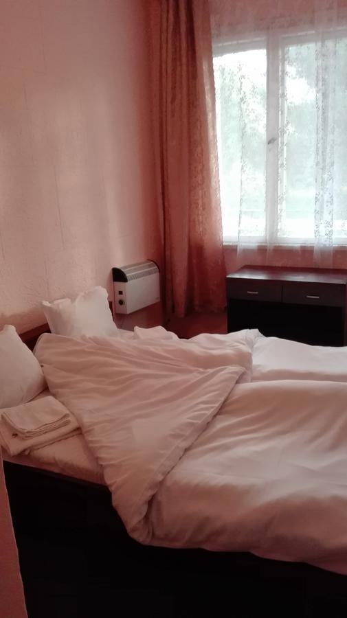 Hotel Stroitel Hiszarja Kültér fotó