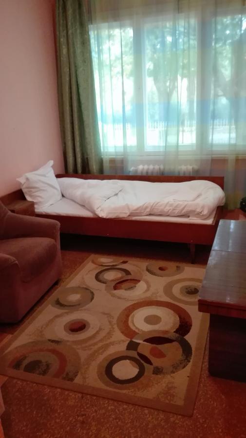 Hotel Stroitel Hiszarja Kültér fotó